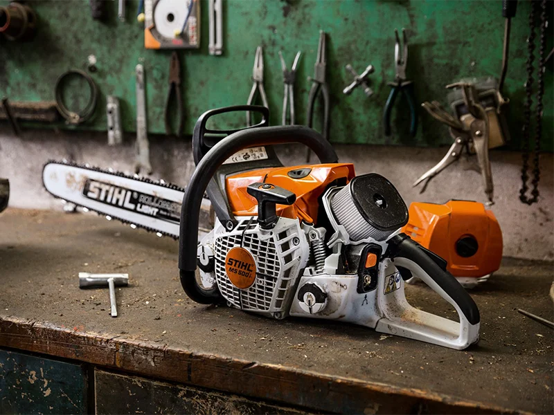 officina-per-riparazione-attrezzatura